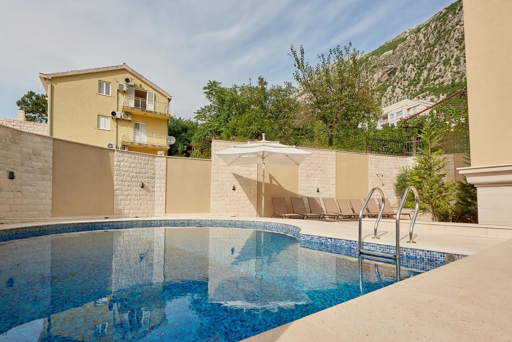 2Montenegro Limeta Apartments With Pool Κότορ Εξωτερικό φωτογραφία